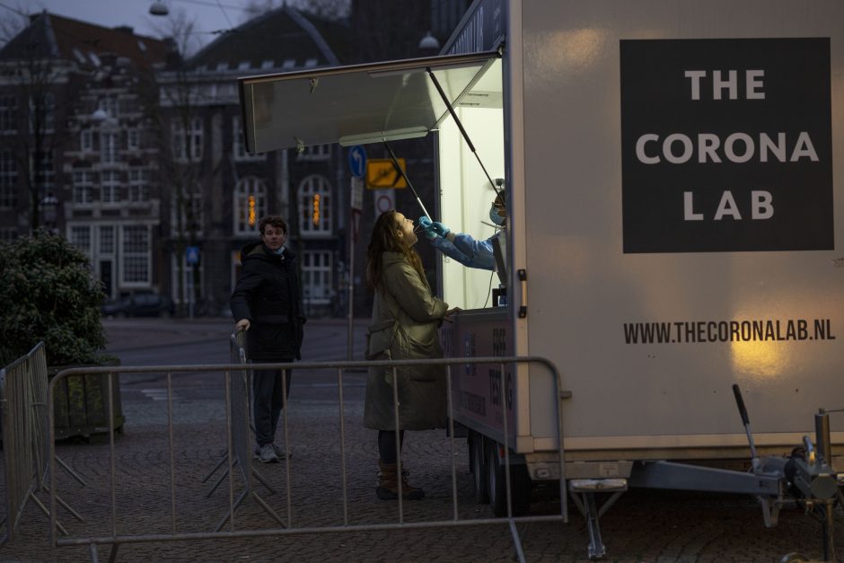  Nyderlanduose per parą nustatyta daugiau kaip 35 tūkst. naujų užsikrėtimo koronavirusu atvejų