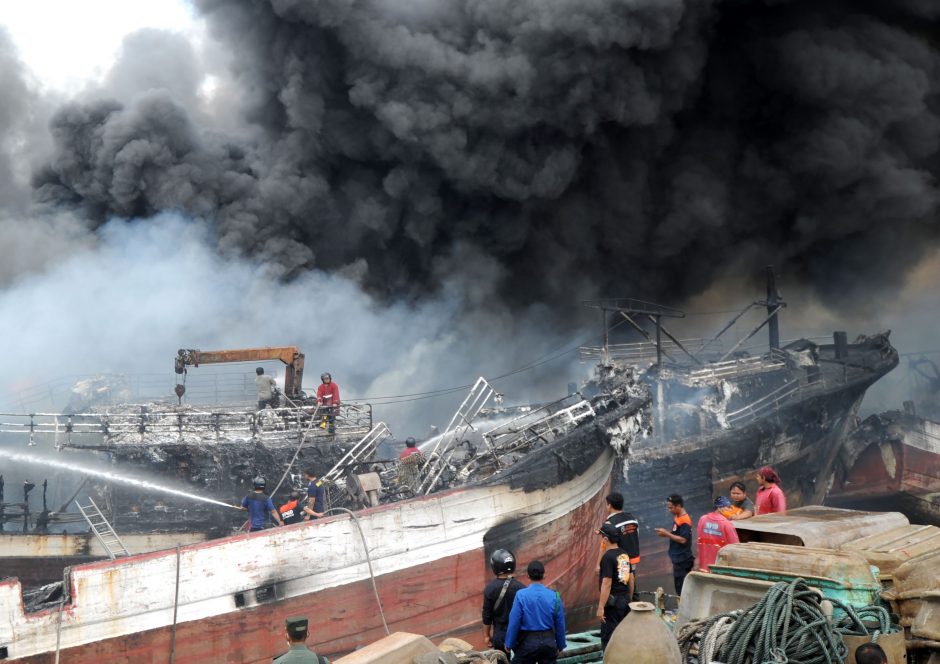Nelaimė Indonezijoje: Balio jūrų uoste kilo didžiulis gaisras