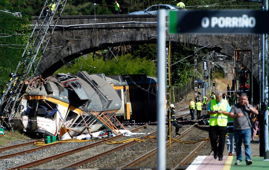 Traukinio katastrofa Ispanijoje: žuvo mažiausiai keturi žmonės (atnaujinta)