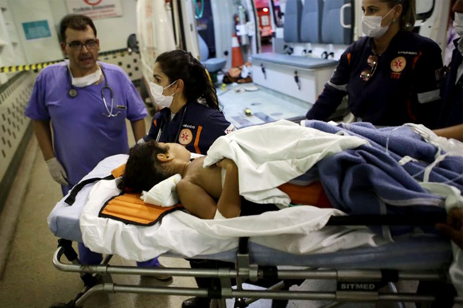 Brazilijoje vaikų darželio sargas gyvus sudegino šešis mažamečius