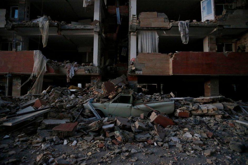 Per stiprų žemės drebėjimą Irane ir Irake žuvo mažiausiai 350 žmonių