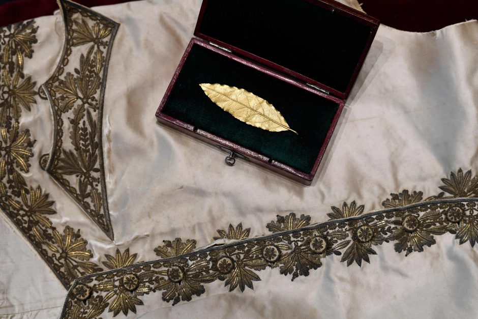 Aukso lapelis iš Napoleono karūnos parduotas už 625 tūkst. eurų