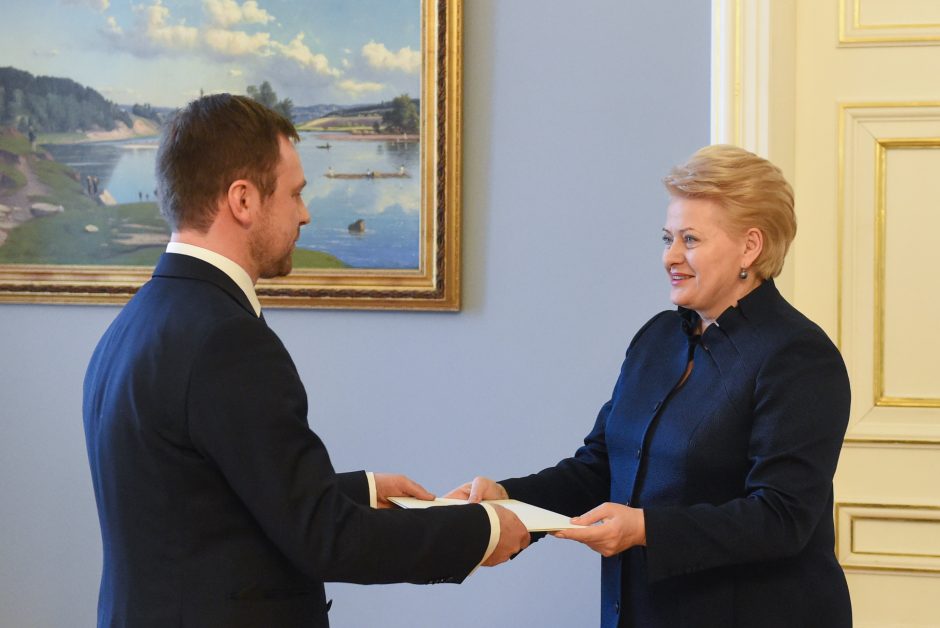 Prezidentė įteikė skiriamuosius raštus ambasadoriui Čekijoje