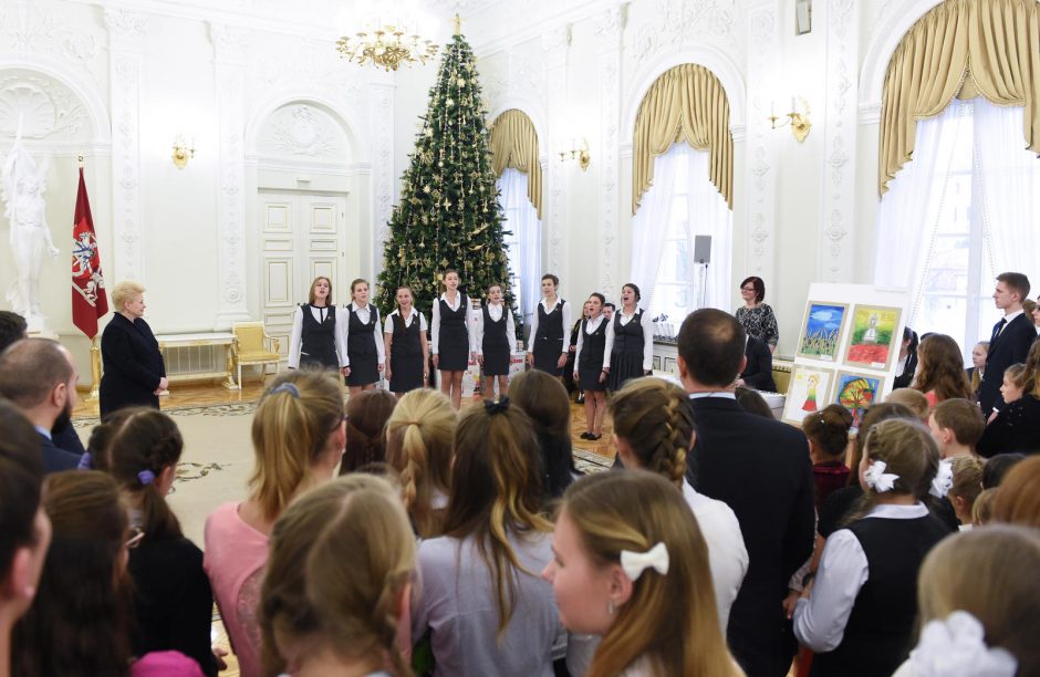Prezidentė susitiko su kaimyninėse šalyse gyvenančiais lietuvių vaikais