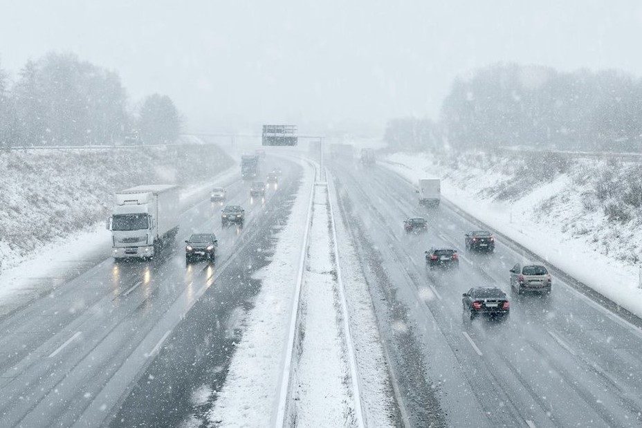 Kokios kelių priežiūros priemonės taikomos žiemą?