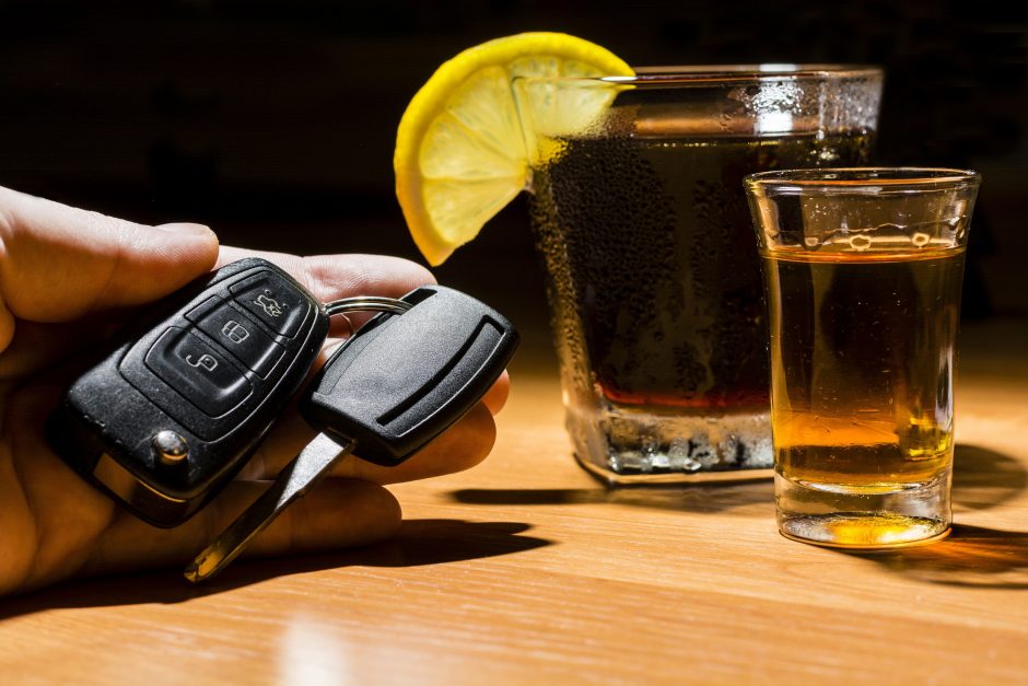 Sveikatos politikų receptas: kaip alkoholikui gauti vairuotojo pažymėjimą