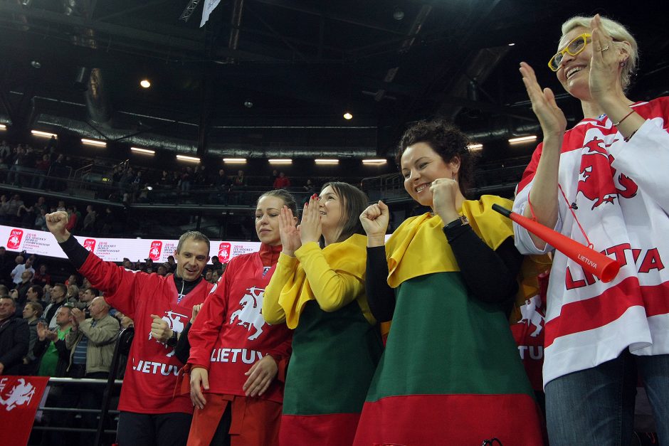 Lietuvos ledo ritulininkai pasaulio čempionate sutriuškino japonus