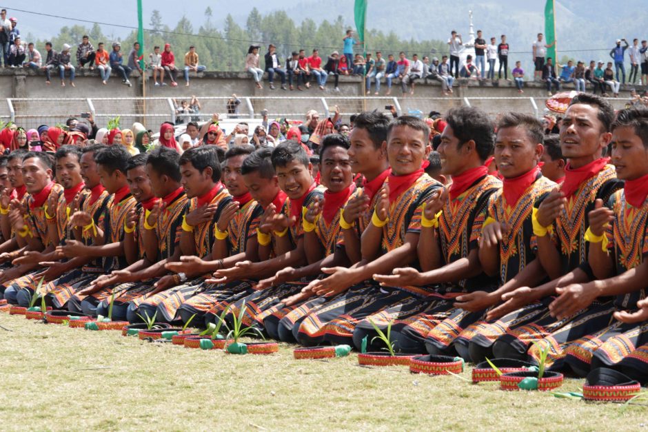 Indonezijoje šoko ir dainavo per 10 tūkst. vyrų