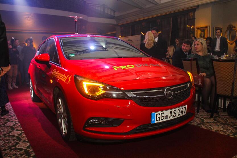 "Metų automobilio 2016" konkursą laimėjo "Opel Astra"