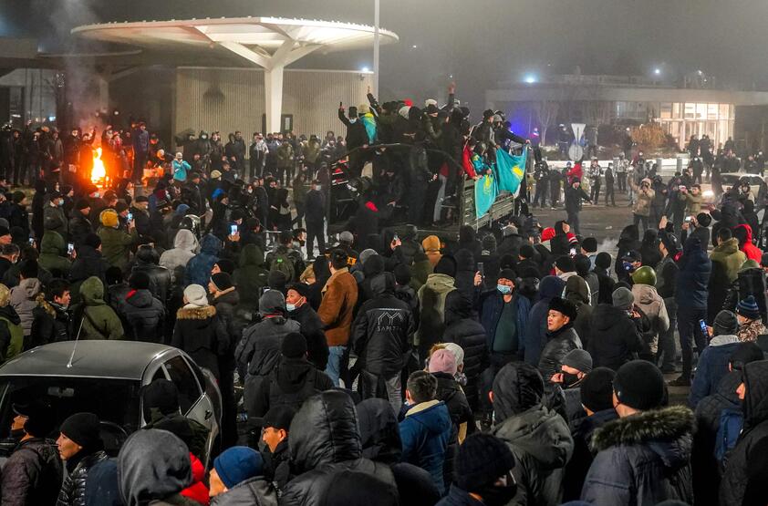 Policijos pajėgos Kazachstane tramdo protestuojančius gyventojus