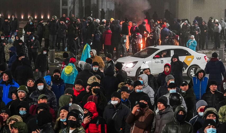 Policijos pajėgos Kazachstane tramdo protestuojančius gyventojus