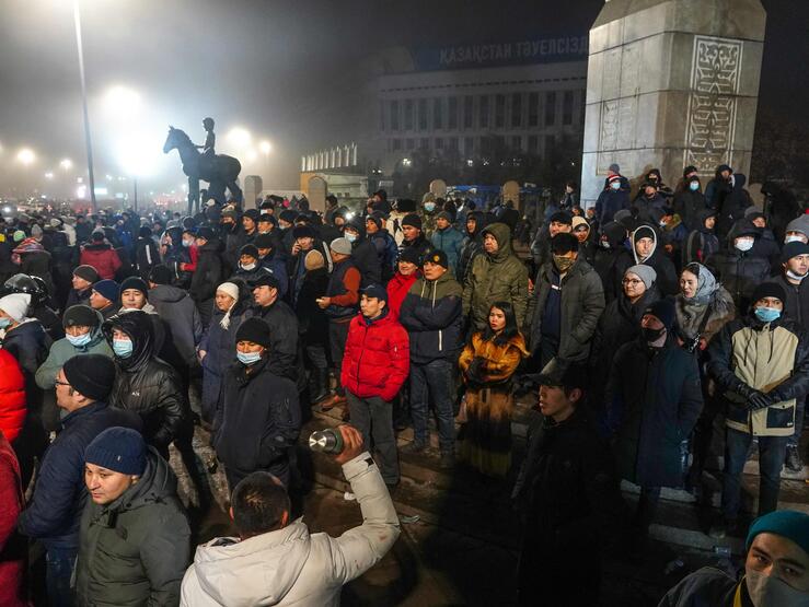 Policijos pajėgos Kazachstane tramdo protestuojančius gyventojus