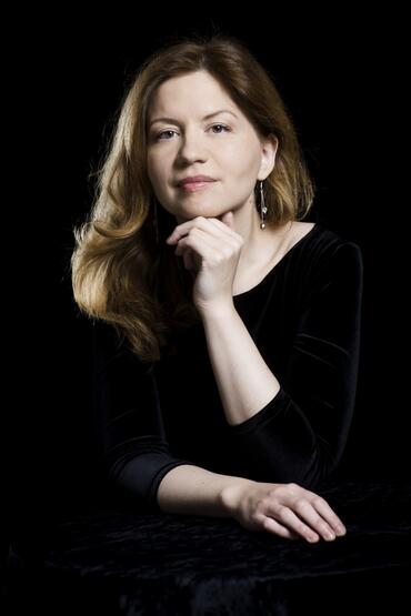 Karjera: pianistė I. Petrauskaitė dar besimokydama Kauno Juozo Naujalio menų gimnazijoje jau grojo solo programas ir kamerinę muziką.