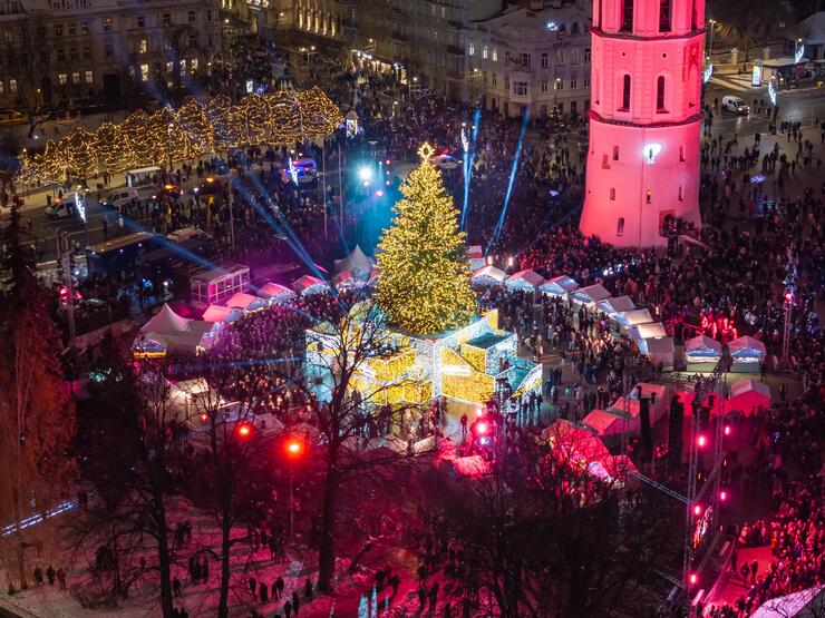Vilniuje įžiebta Kalėdų eglė 2023
