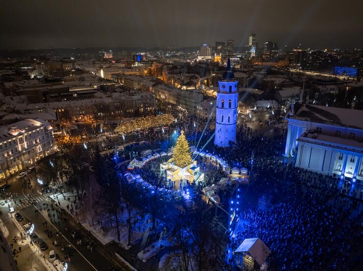 Vilniuje įžiebta Kalėdų eglė 2023