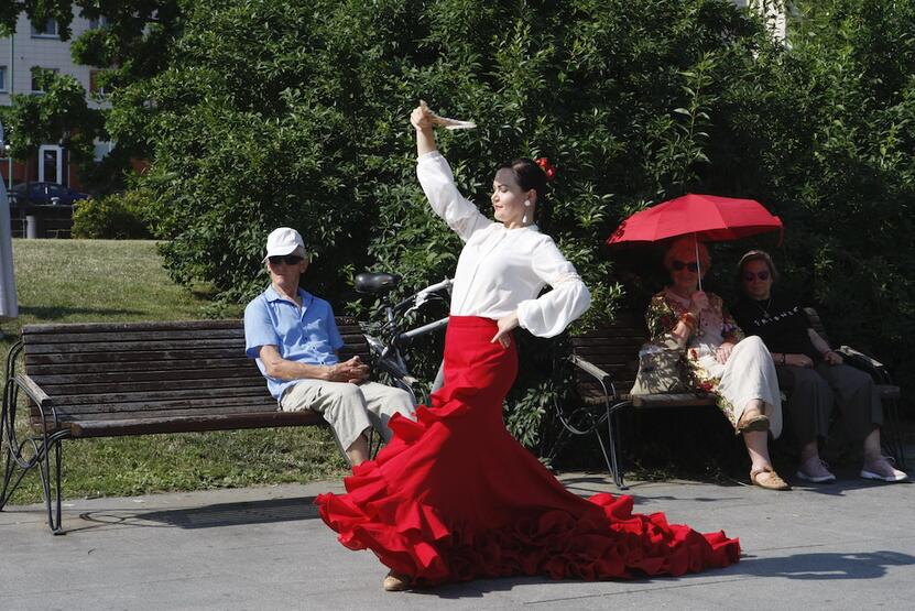 Reginys: Karlskronos aikštę Gatvės muzikos dieną savo šokiais nuspalvino flamenko šokėjos.
