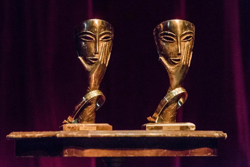 Apdovanojimai:  „Mūzas“ labiausiai nusipelniusiems Klaipėdos dramos teatro kūrėjams šio teatro mecenatė kompanija „Bega“ kasmet teikia nuo 2016-ųjų. 
