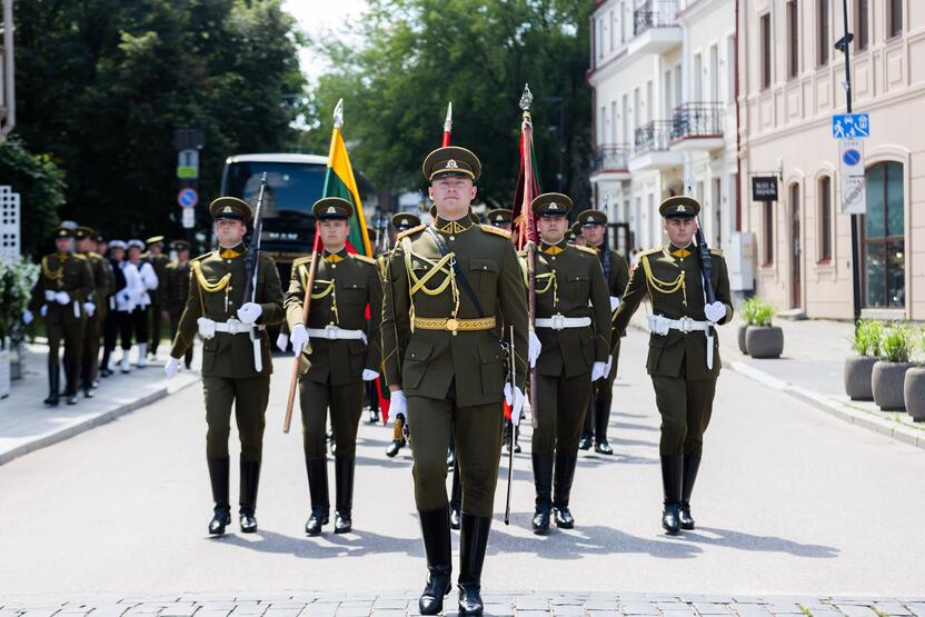 Lietuvos ginkluotųjų pajėgų vėliavų, būrių ir vadų rikiuotė