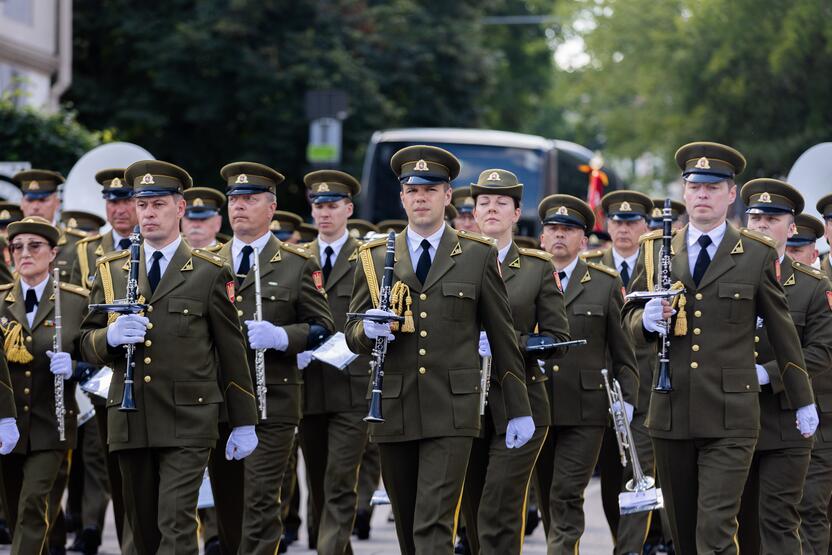 Lietuvos ginkluotųjų pajėgų vėliavų, būrių ir vadų rikiuotė