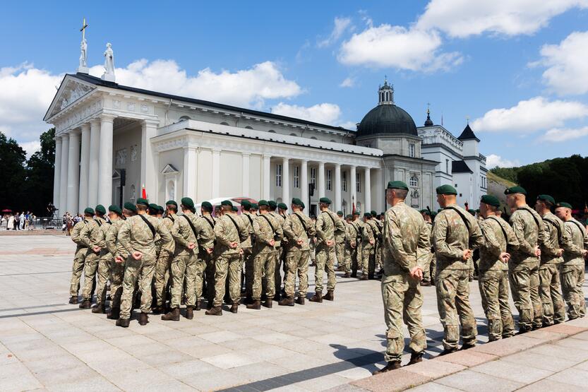 Lietuvos ginkluotųjų pajėgų vėliavų, būrių ir vadų rikiuotė