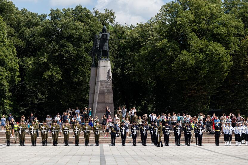 Lietuvos ginkluotųjų pajėgų vėliavų, būrių ir vadų rikiuotė