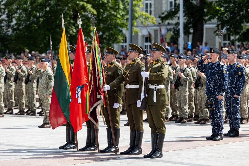 Lietuvos ginkluotųjų pajėgų vėliavų, būrių ir vadų rikiuotė
