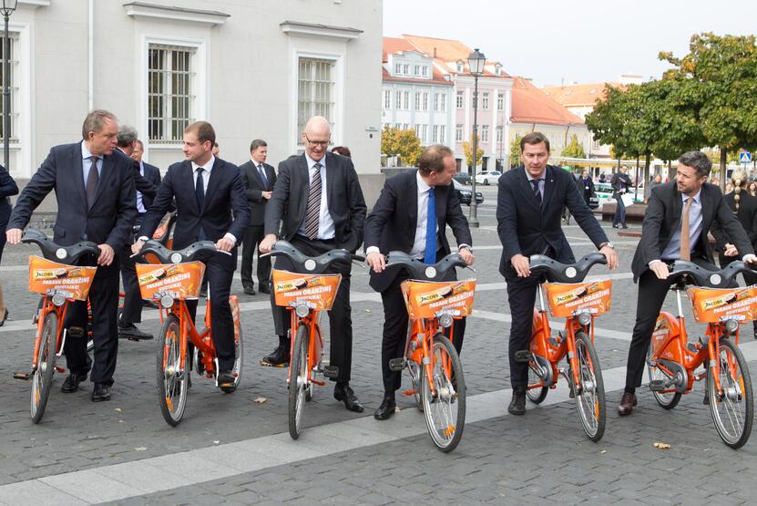 A. Zuokas ir Danijos princas važinėjosi po Vilnių dviračiais