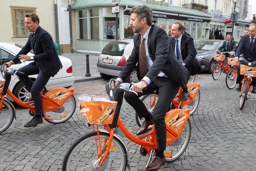 A. Zuokas ir Danijos princas važinėjosi po Vilnių dviračiais