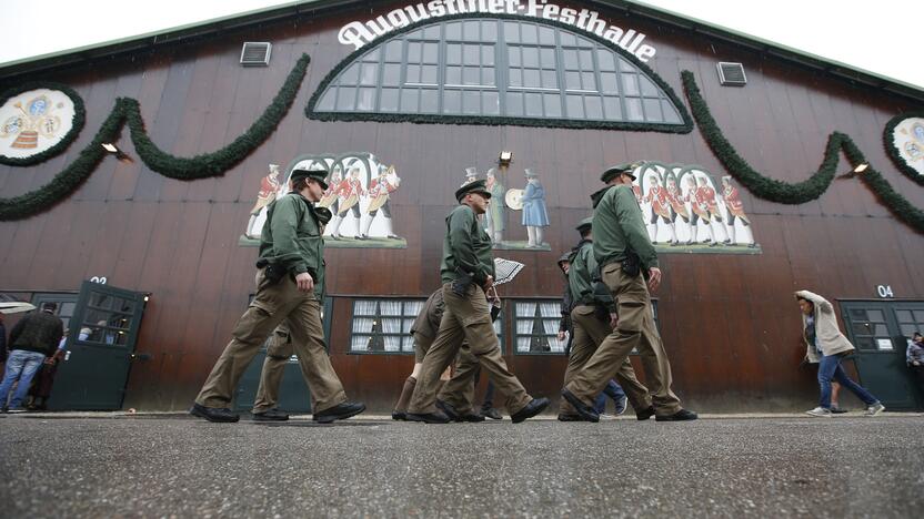 Prasidėjo alaus festivalis „Oktoberfest“