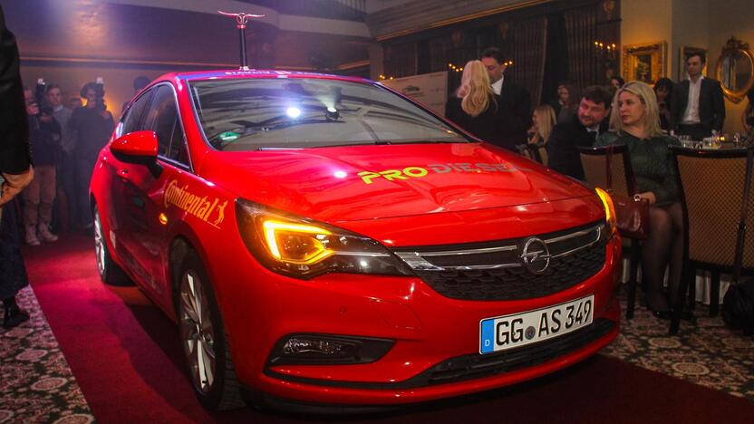 "Metų automobilio 2016" konkursą laimėjo "Opel Astra"