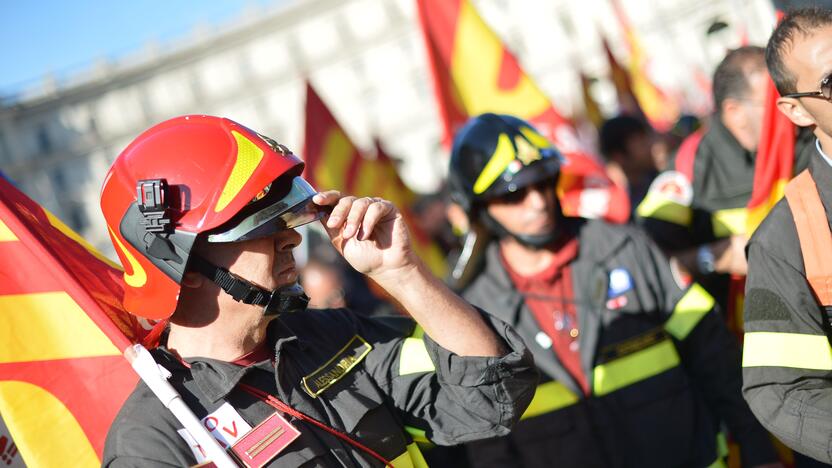 Romoje – protestas prieš taupymo politiką