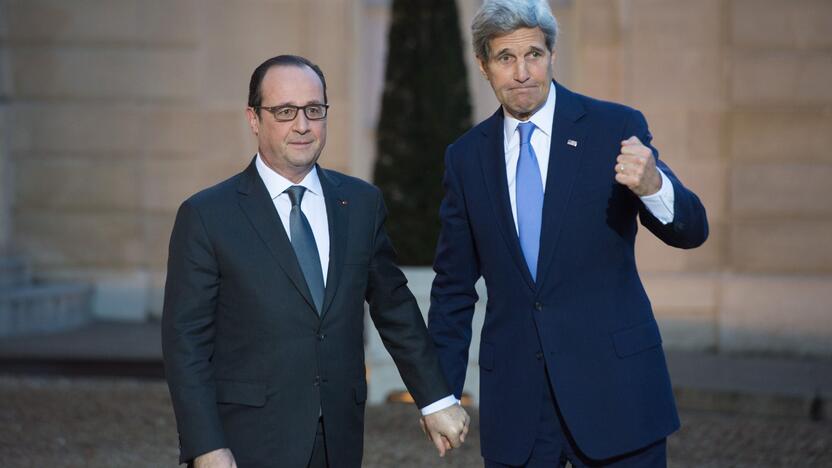 Francois Hollande ir Johnas Kerry