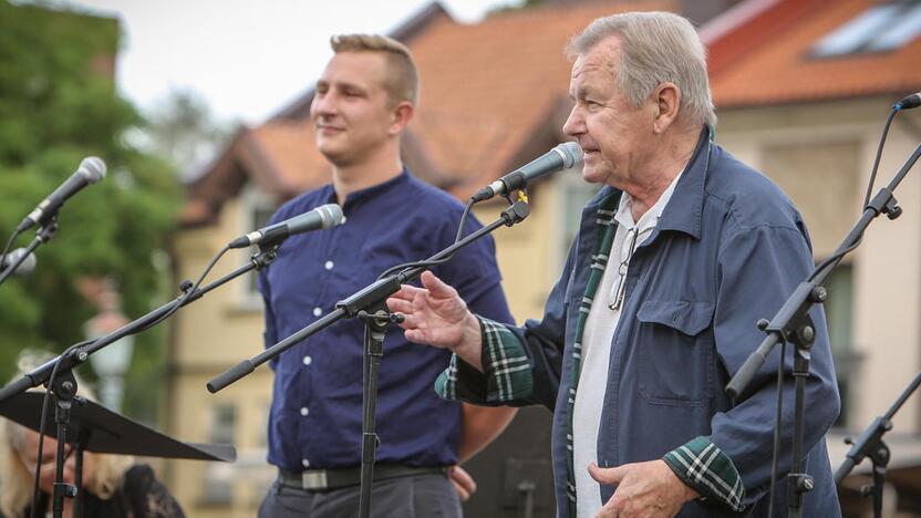 Muzikos mylėtojams – repeticijos po atviru dangumi