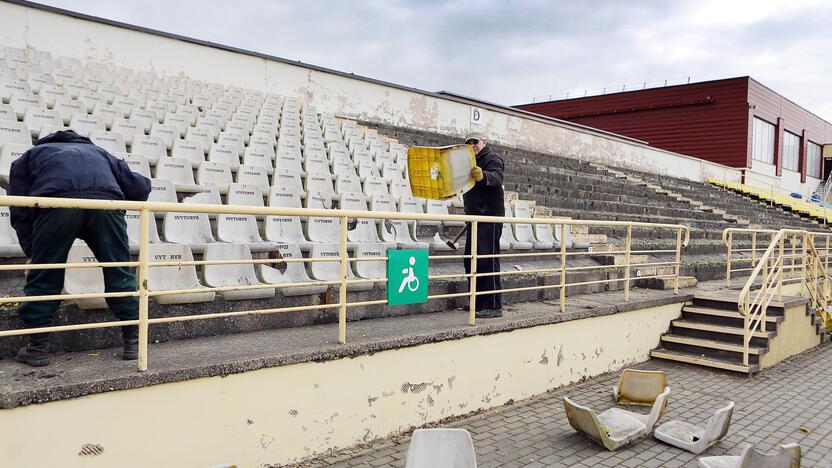 Stadione nebeliko VIP tribūnos