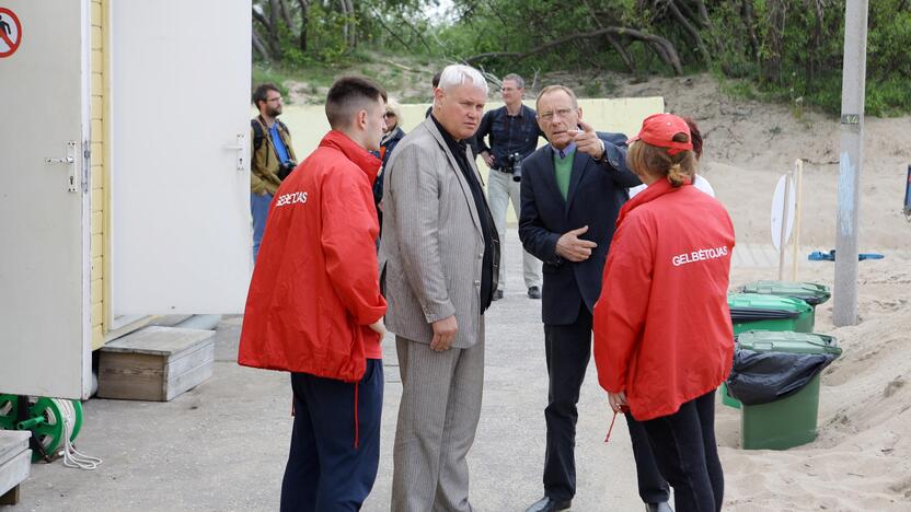 Meras apžiūrėjo paplūdimius