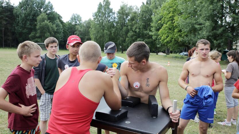 Vaikų stovykla dragūnuose