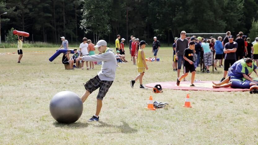 Vaikų stovykla dragūnuose