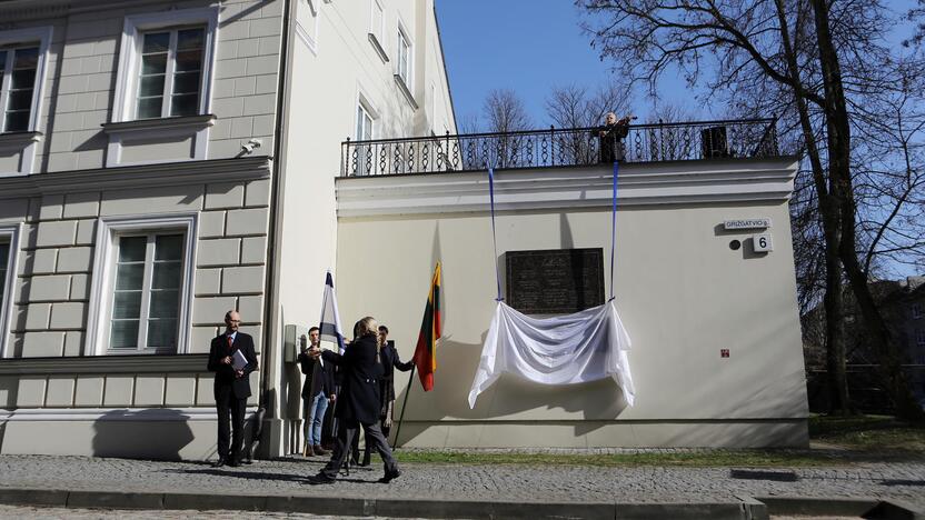 Klaipėdoje atidengta lenta Izraelio vėliavos autoriui