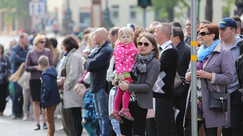 Klaipėdoje į atsargą išlydėti pirmieji šauktiniai