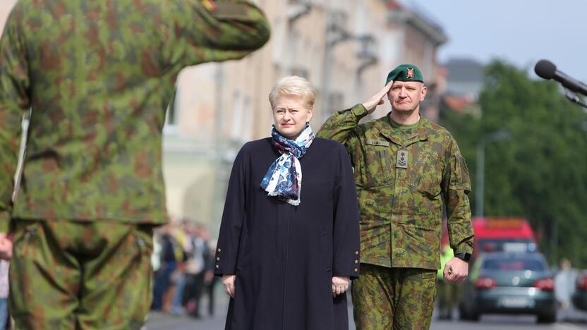 Klaipėdoje į atsargą išlydėti pirmieji šauktiniai