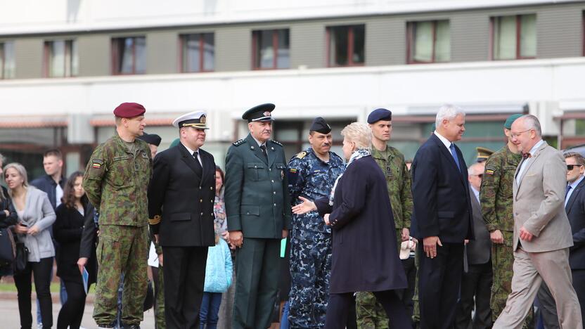 Klaipėdoje į atsargą išlydėti pirmieji šauktiniai