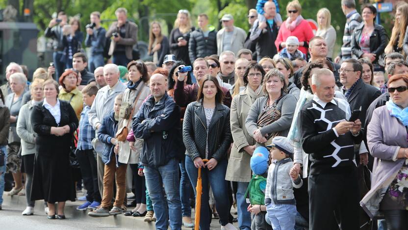 Klaipėdoje į atsargą išlydėti pirmieji šauktiniai