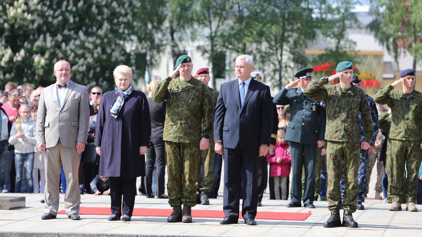 Klaipėdoje į atsargą išlydėti pirmieji šauktiniai