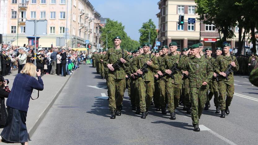 Klaipėdoje į atsargą išlydėti pirmieji šauktiniai