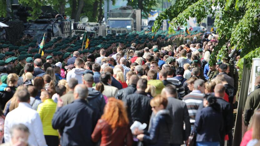 Klaipėdoje į atsargą išlydėti pirmieji šauktiniai