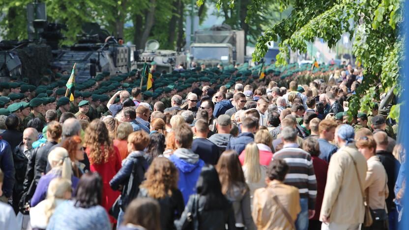 Klaipėdoje į atsargą išlydėti pirmieji šauktiniai