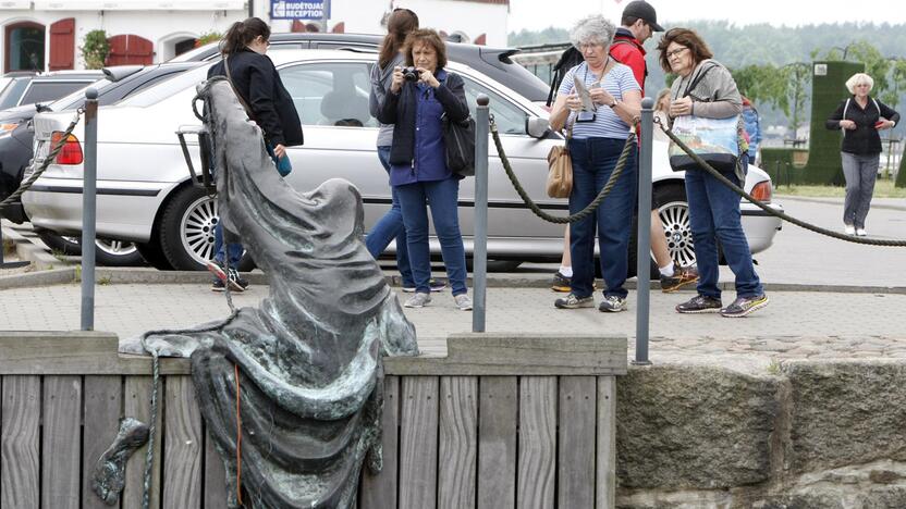 Uostamiestyje vieši akį traukiantis kruizinis laineris