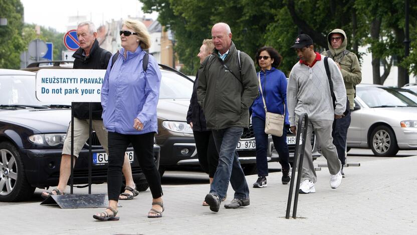 Uostamiestyje vieši akį traukiantis kruizinis laineris