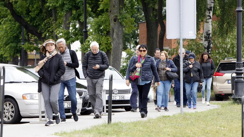 Uostamiestyje vieši akį traukiantis kruizinis laineris