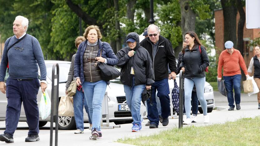 Uostamiestyje vieši akį traukiantis kruizinis laineris